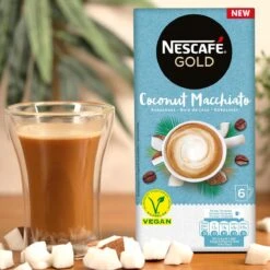 Nescafé Gold Coconut Macchiato Oploskoffie - 6 Doosjes à 6 Zakjes -Koffie Discountwinkel 1200x1200 302
