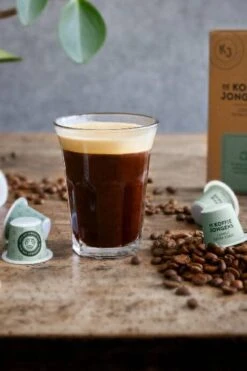 Nespresso Cups - De Koffiejongens - Lungo Extra Forte - 100% Biologisch Afbreekbaar - 60 Cups - 100% Nespresso Compatible -Koffie Discountwinkel 800x1200 1