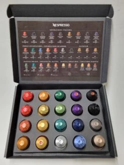 Koffie Proeverij Pakket Met 20 Stuks Verschillende Smaken En Mystery Card 'Enjoy The Sweet Moment' Met Persoonlijke (video) Boodschap | Verjaardag | Sinterklaas | Kerstpakket | Vaderdag | Moederdag | Jubileum | Valentijnsdag 12 Koffie Proeverij Pakket Met 20 Stuks Verschillende Smaken En Mystery Card 'Enjoy The Sweet Moment' Met Persoonlijke (video) Boodschap | Verjaardag | Sinterklaas | Kerstpakket | Vaderdag | Moederdag | Jubileum | Valentijnsdag -Koffie Discountwinkel 899x1200 1