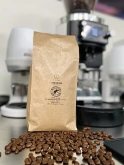 Rotterdamse Koffiebonen Tasty Proefpakket | ORIGINAL 3 X 500 GRAM 8 Rotterdamse Koffiebonen Tasty Proefpakket | ORIGINAL 3 X 500 GRAM -Koffie Discountwinkel 899x1200 6